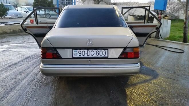 Mercedes E 250 1991, 445,000 km - 2.5 l - Bakı