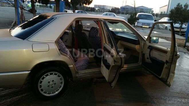 Mercedes E 250 1991, 445,000 km - 2.5 l - Bakı