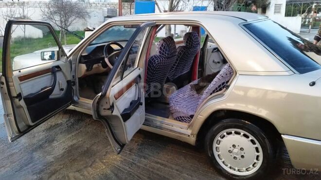 Mercedes E 250 1991, 445,000 km - 2.5 l - Bakı