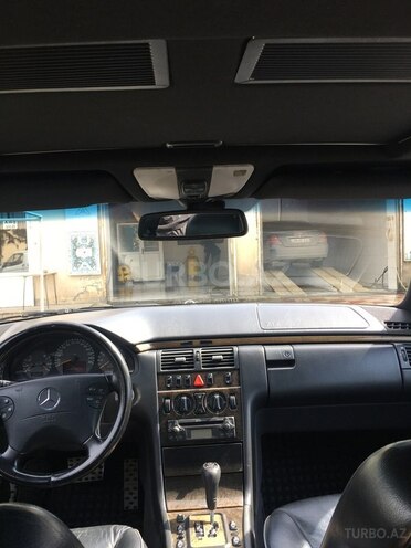 Mercedes E 320 2001, 310,000 km - 3.2 л - Bakı