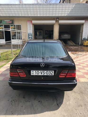 Mercedes E 320 2001, 310,000 km - 3.2 л - Bakı