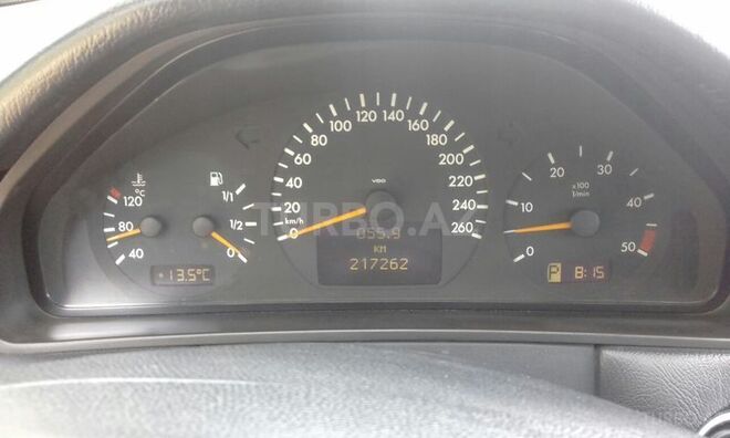 Mercedes E 240 2000, 217,000 km - 2.6 l - Sumqayıt