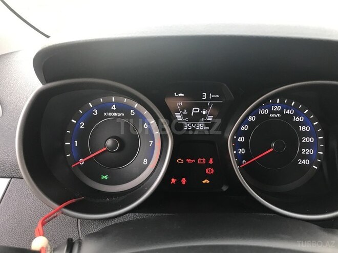 Hyundai Elantra 2014, 35,000 km - 1.8 l - Qax