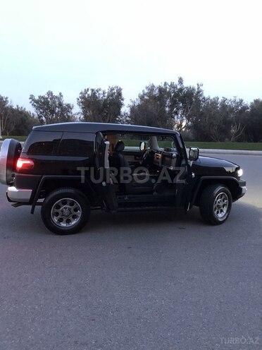 Toyota FJ Cruiser 2011, 130,000 km - 4.0 l - Bakı