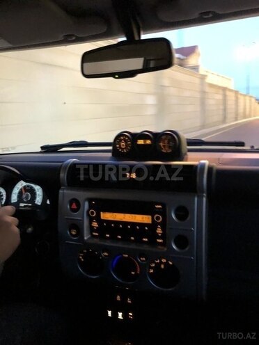 Toyota FJ Cruiser 2011, 130,000 km - 4.0 l - Bakı