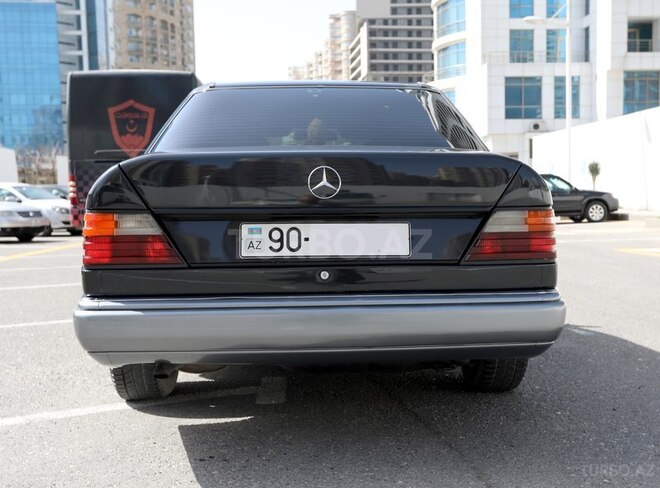 Mercedes E 200 1993, 325,730 km - 2.0 л - Bakı