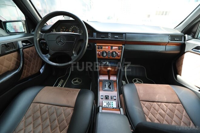 Mercedes E 200 1993, 325,730 km - 2.0 л - Bakı