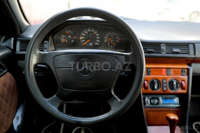 Mercedes E 200 1993, 325,730 km - 2.0 л - Bakı