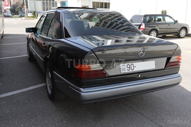 Mercedes E 200 1993, 325,730 km - 2.0 л - Bakı