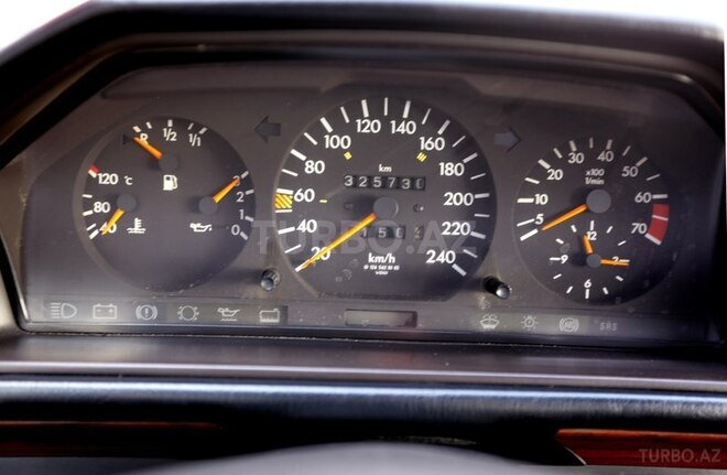 Mercedes E 200 1993, 325,730 km - 2.0 л - Bakı