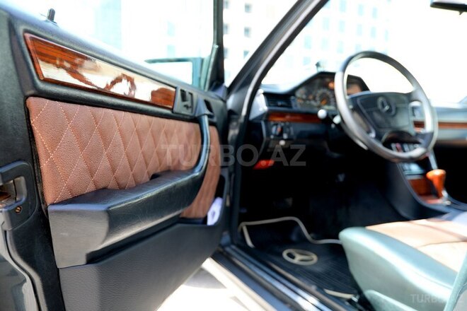 Mercedes E 200 1993, 325,730 km - 2.0 л - Bakı