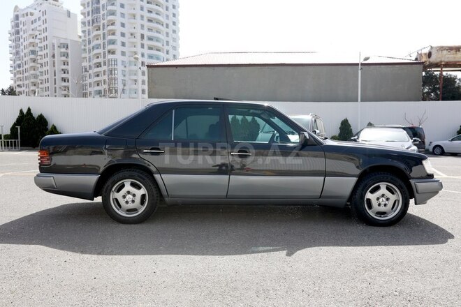 Mercedes E 200 1993, 325,730 km - 2.0 л - Bakı