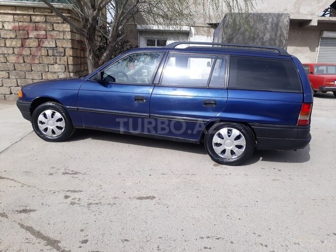 Opel Astra 1993, 35,000 km - 1.6 l - Bakı
