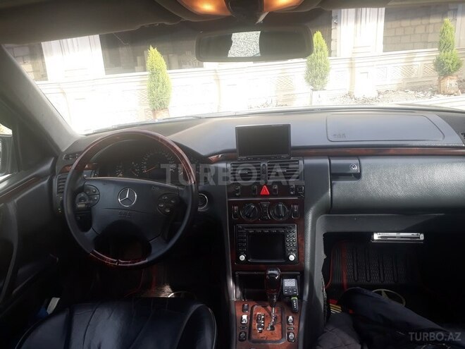 Mercedes E 240 2001, 374,150 km - 2.4 l - Gəncə