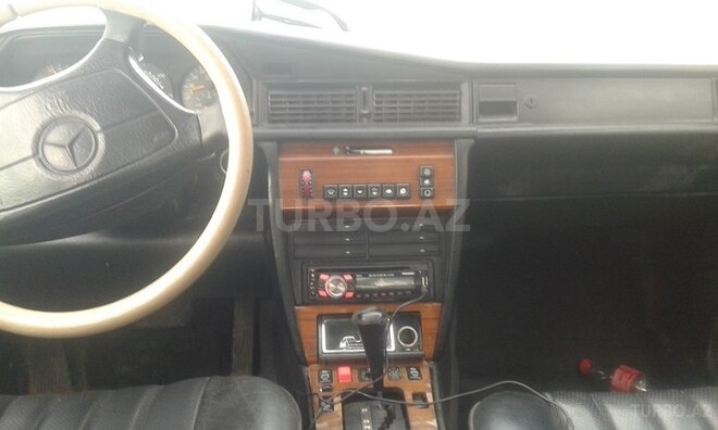 Mercedes 190 1992, 194,000 km - 2.3 l - Sumqayıt