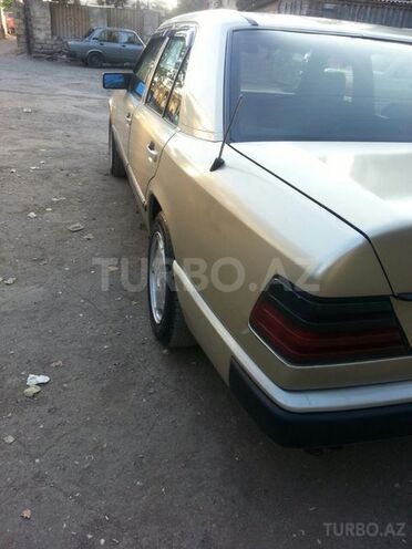 Mercedes E 260 1989, 250,000 km - 2.6 l - Bakı