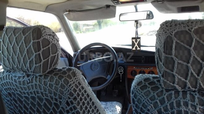 Mercedes 190 1992, 200,000 km - 1.8 l - Sabirabad