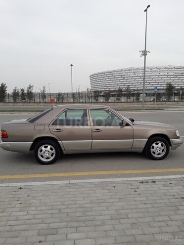 Mercedes E 230 1989, 310,000 km - 2.3 л - Bakı