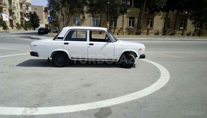 LADA (VAZ) 2107 2005, 178,000 km - 1.5 l - Bakı