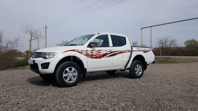 Mitsubishi L200 2012, 110,000 km - 2.5 л - Salyan