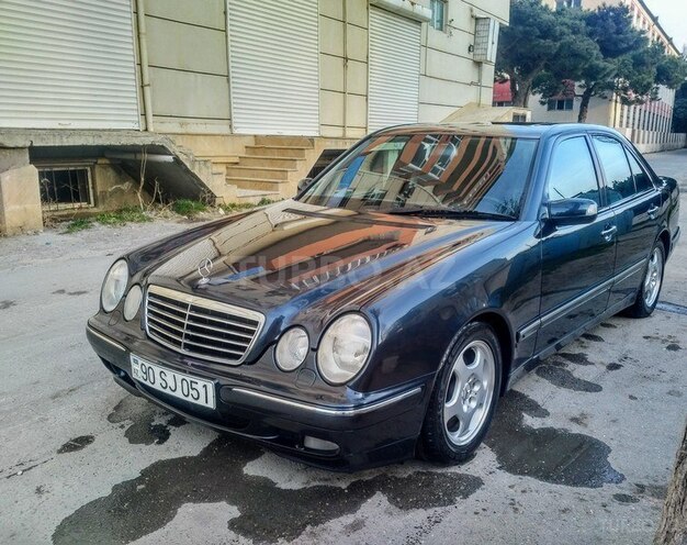 Mercedes E 280 2001, 220,000 km - 2.8 л - Bakı