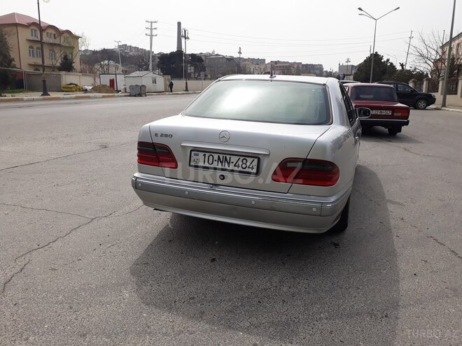 Mercedes E 280 2001, 280,000 km - 2.8 л - Bakı