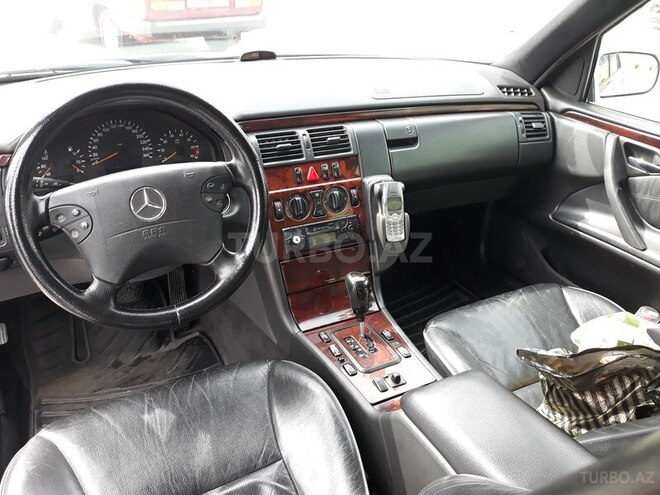 Mercedes E 280 2001, 280,000 km - 2.8 л - Bakı