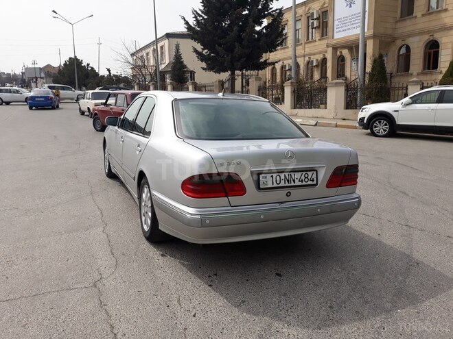 Mercedes E 280 2001, 280,000 km - 2.8 л - Bakı