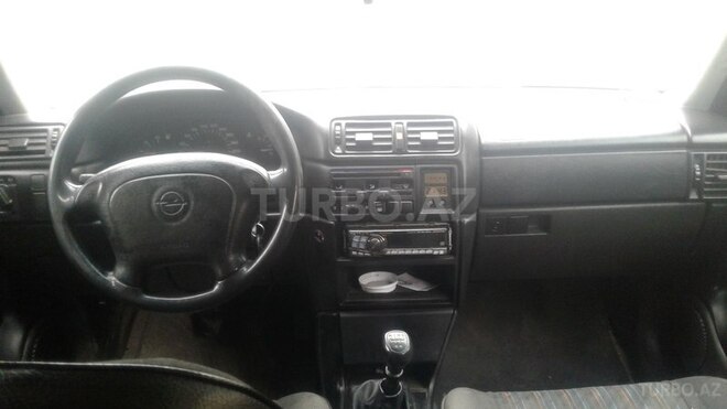 Opel Vectra 1994, 292,000 km - 1.6 l - Sumqayıt