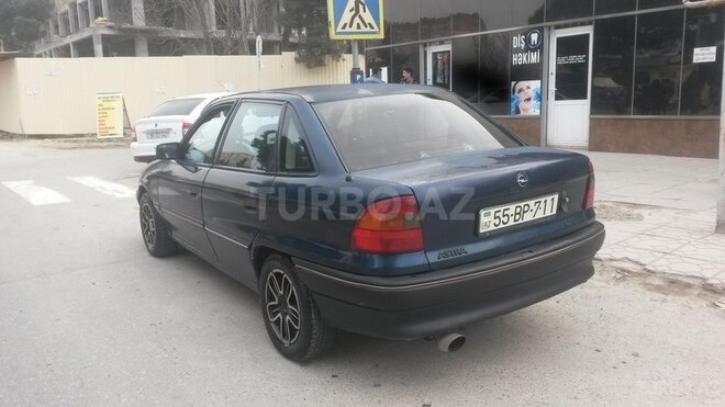 Opel Astra 1993, 200,000 km - 1.4 л - Sumqayıt