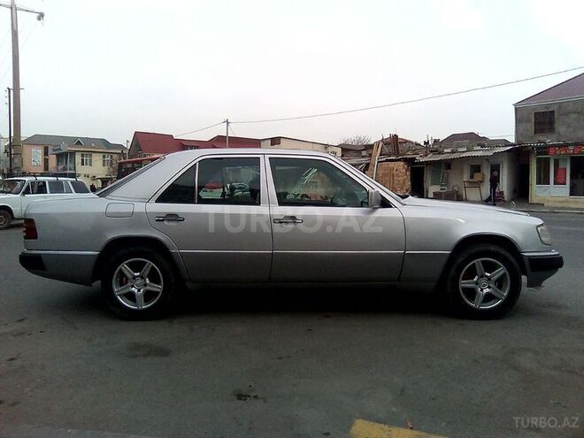 Mercedes E 250 1991, 200,000 km - 2.5 l - Bakı