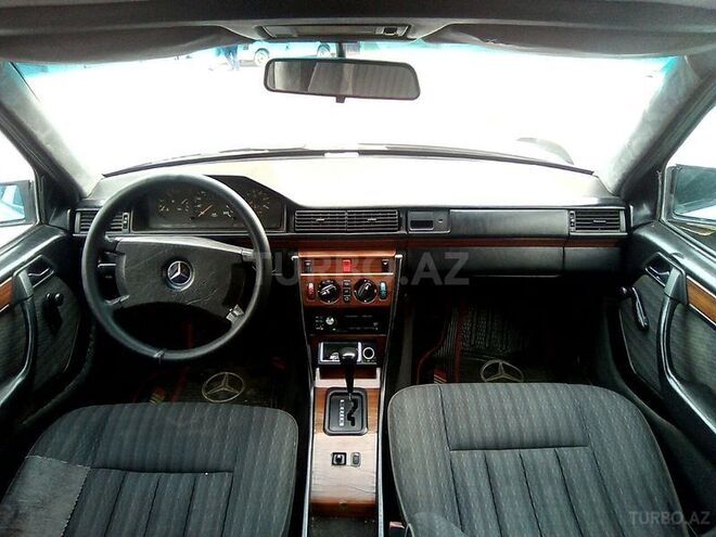 Mercedes E 250 1991, 200,000 km - 2.5 l - Bakı