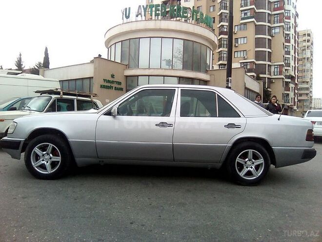 Mercedes E 250 1991, 200,000 km - 2.5 l - Bakı