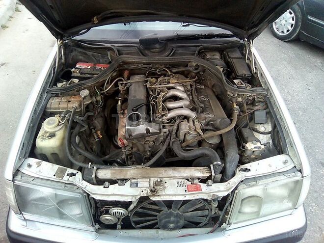 Mercedes E 250 1991, 200,000 km - 2.5 l - Bakı