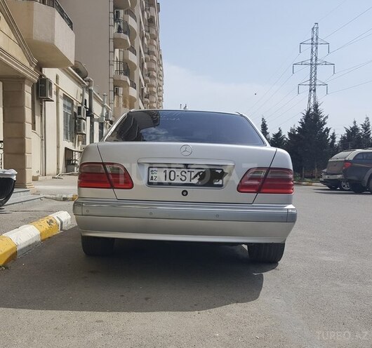 Mercedes E 240 2001, 259,000 km - 2.6 л - Bakı