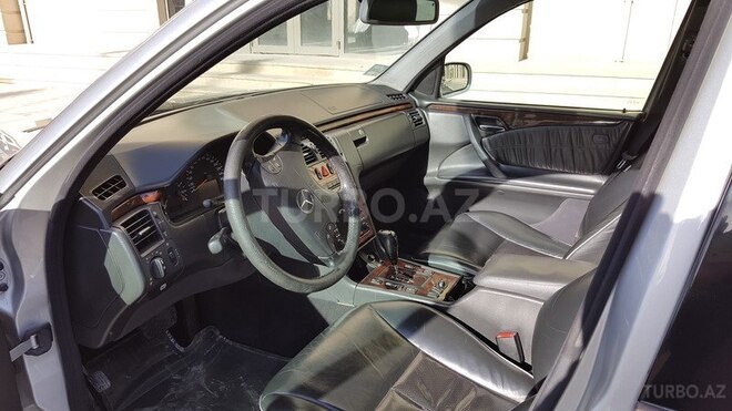 Mercedes E 240 2001, 259,000 km - 2.6 л - Bakı
