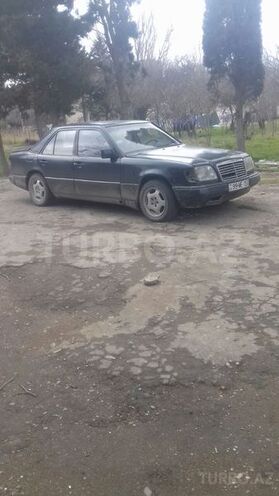 Mercedes E 200 1987, 15,000 km - 0.5 l - Bakı