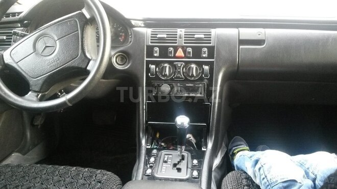 Mercedes E 240 1998, 220,000 km - 2.4 l - Bakı