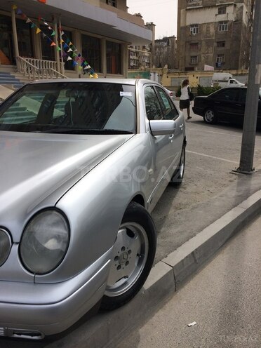 Mercedes E 240 1998, 294,000 km - 2.4 l - Bakı