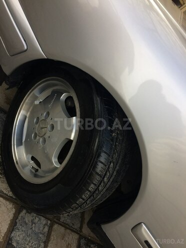Mercedes E 240 1998, 294,000 km - 2.4 l - Bakı