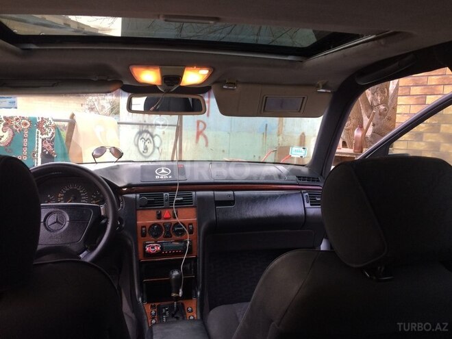 Mercedes E 240 1998, 294,000 km - 2.4 l - Bakı