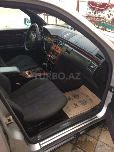 Mercedes E 240 1998, 294,000 km - 2.4 l - Bakı