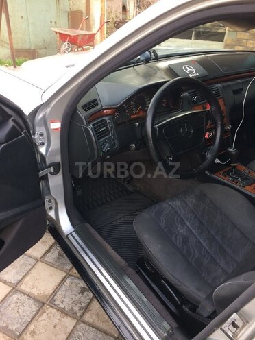 Mercedes E 240 1998, 294,000 km - 2.4 l - Bakı