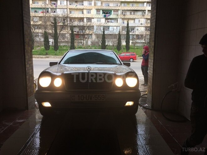Mercedes E 240 1998, 294,000 km - 2.4 l - Bakı