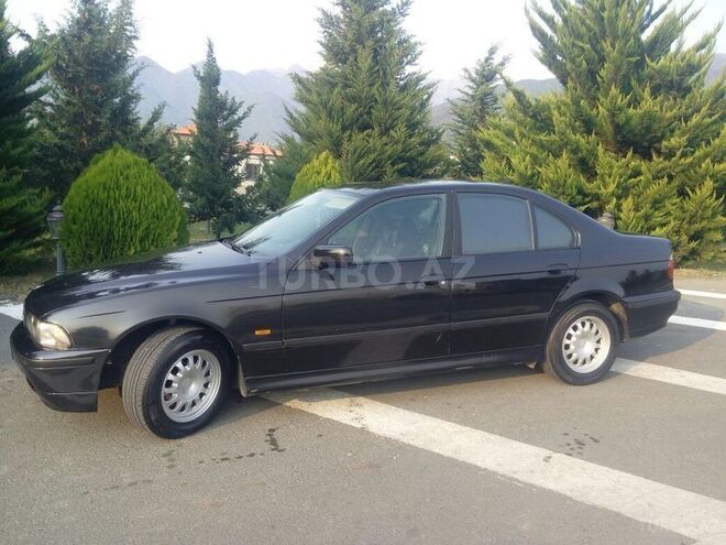 BMW 523 1998, 374,000 km - 2.5 l - Qax