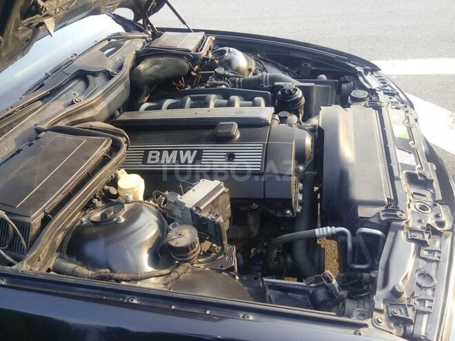 BMW 523 1998, 374,000 km - 2.5 l - Qax