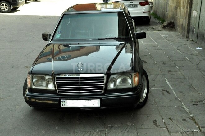 Mercedes E 250 1995, 340,000 km - 2.5 l - Bakı