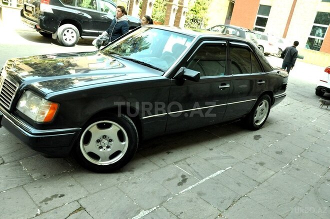 Mercedes E 250 1995, 340,000 km - 2.5 l - Bakı