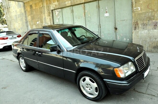 Mercedes E 250 1995, 340,000 km - 2.5 l - Bakı