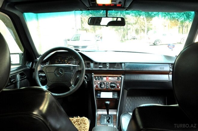 Mercedes E 250 1995, 340,000 km - 2.5 l - Bakı